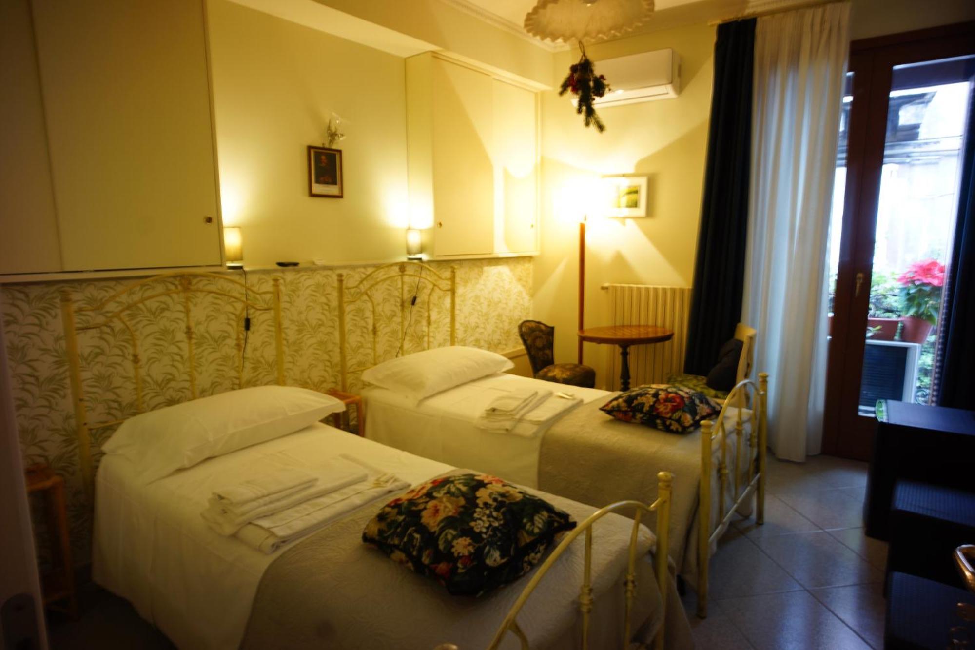 Santa Caterina Da Siena B&B Catane Extérieur photo